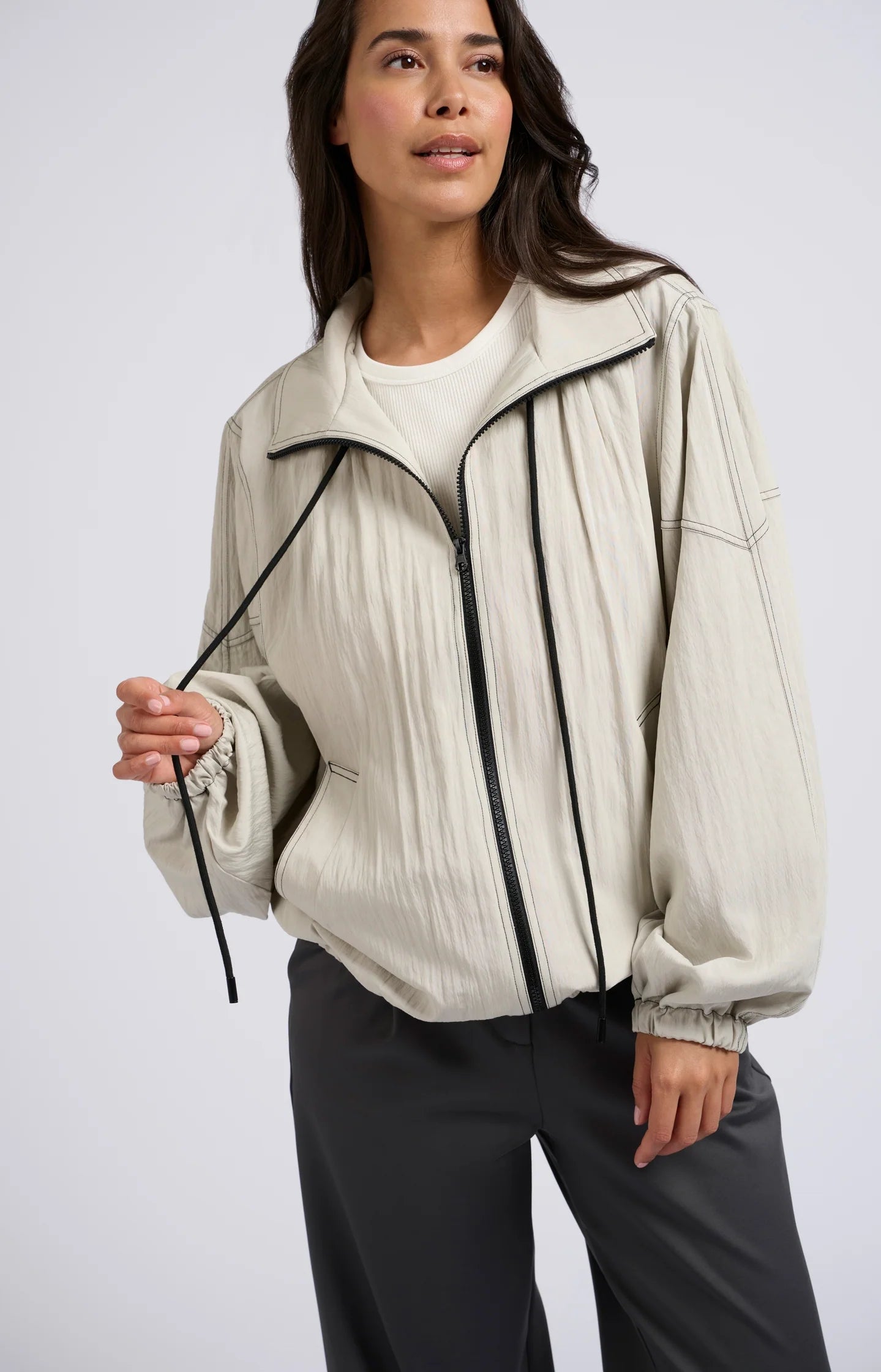 Lightweight oversized jacket with drawstring and zipper