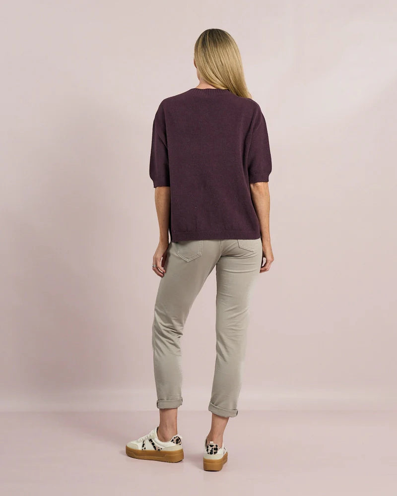 Short sleeved round neck knit