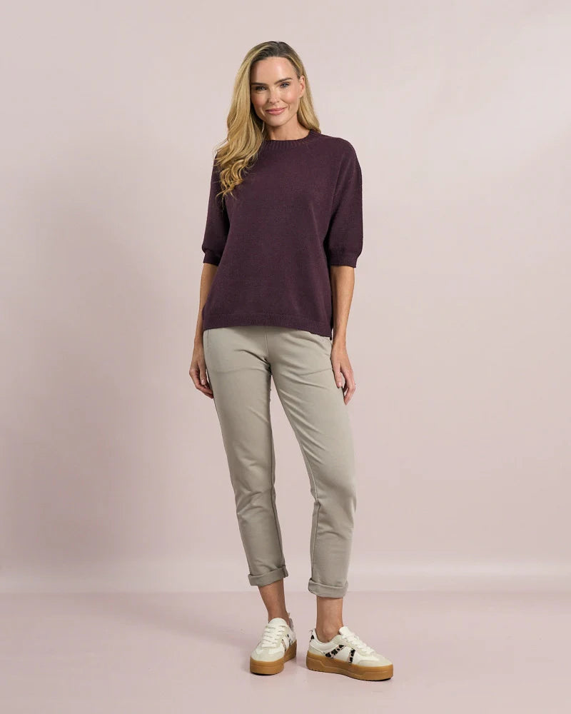 Short sleeved round neck knit