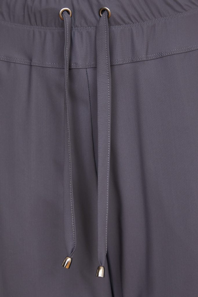 Drawstring trouser/stud @ hem