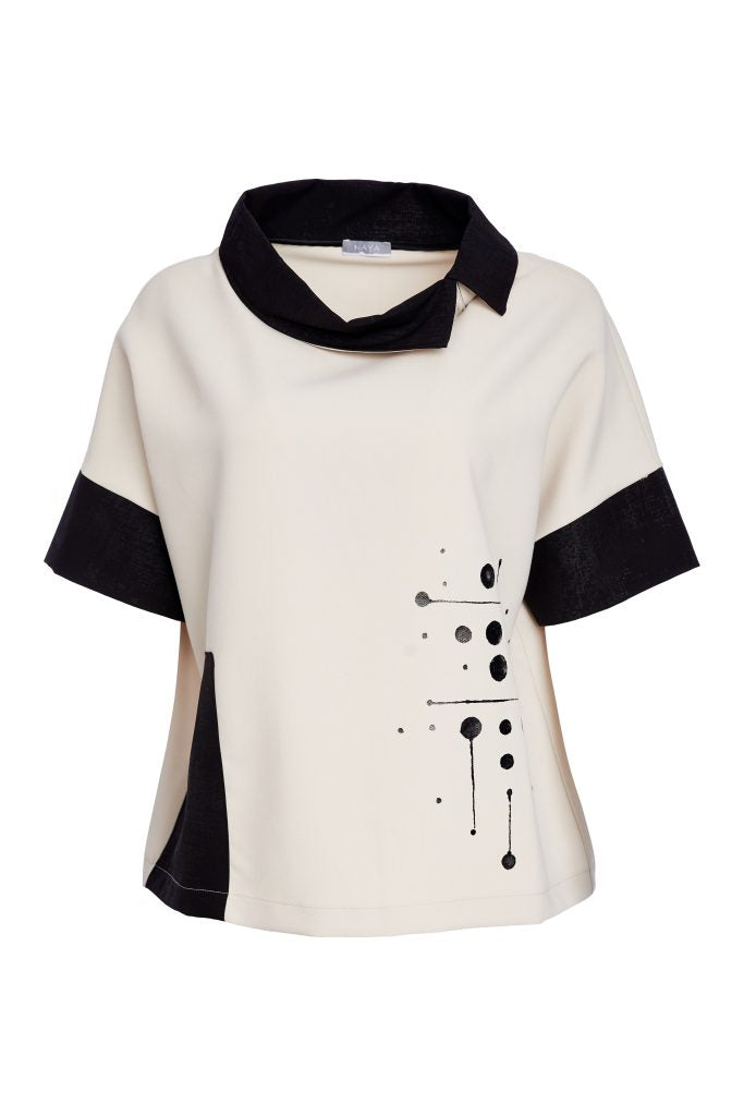 Placement print top with contrast cut away collar