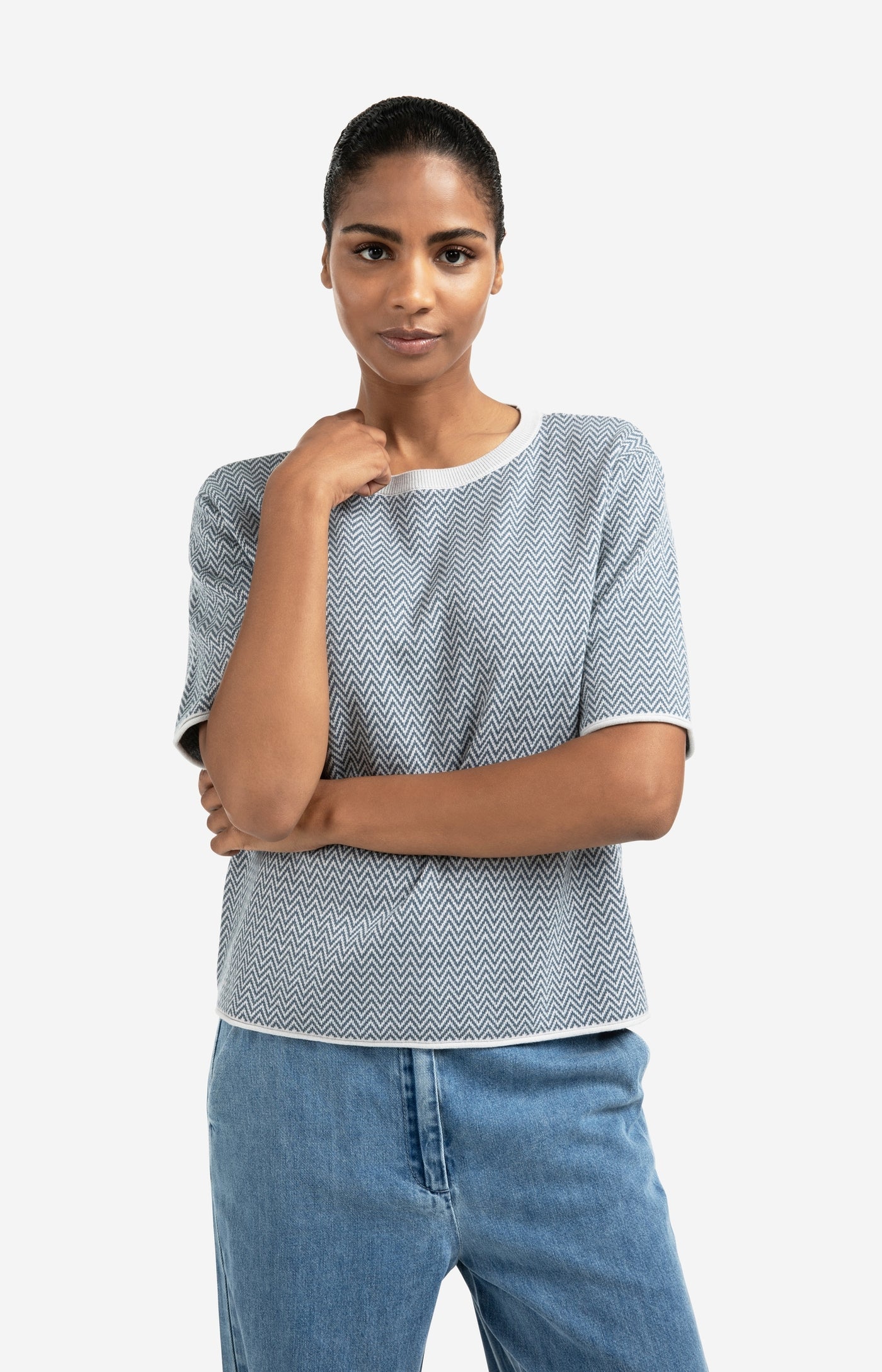 Jacquard knit with zigzag pattern and short sleeves