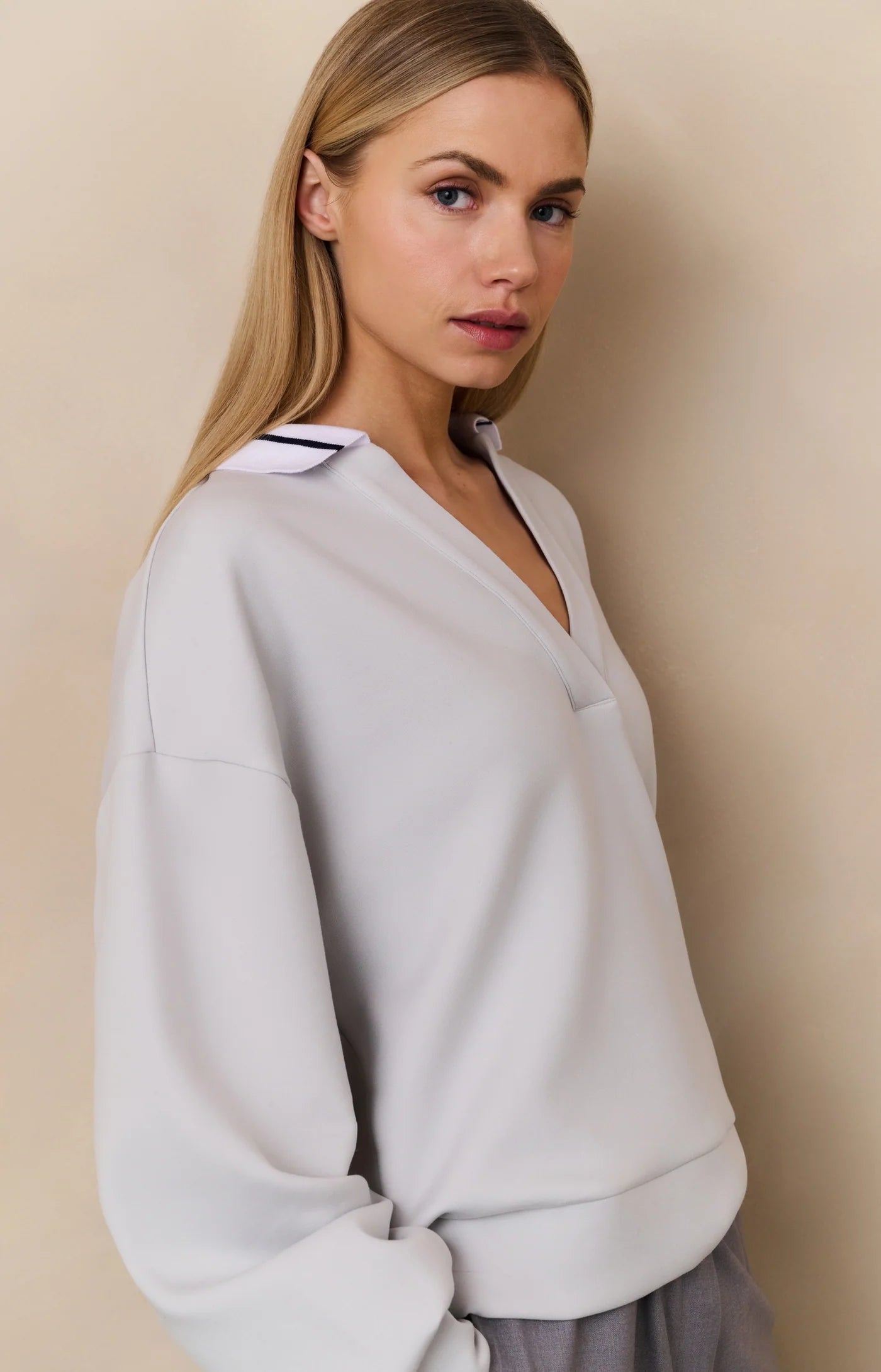 Sweatshirt with polo collar and V-neck