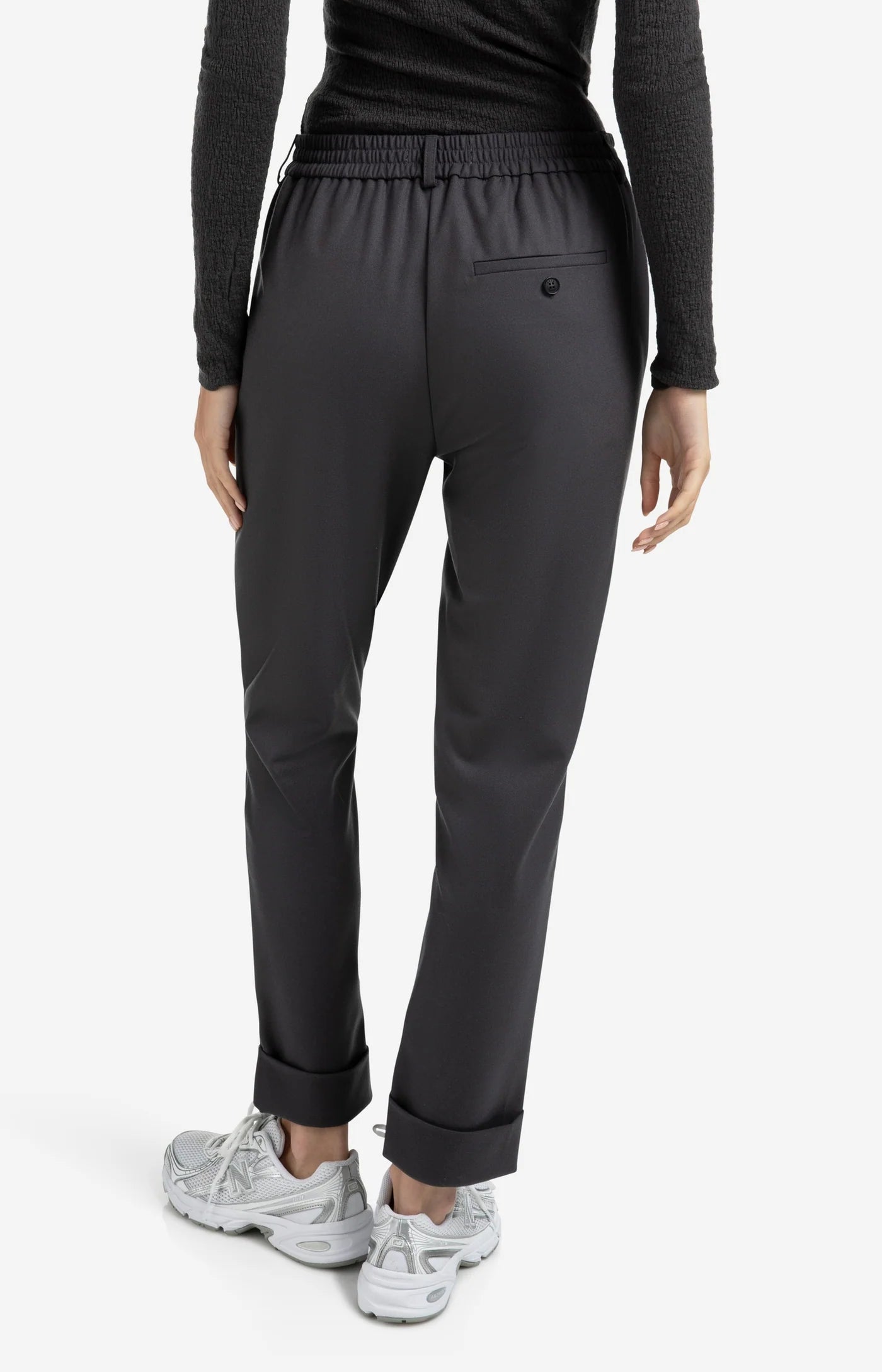 Trousers with elastic waistband and turned-up hem